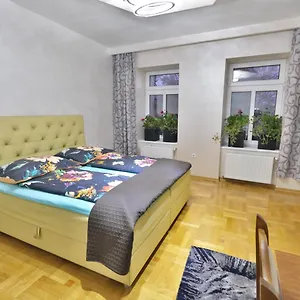 rezervați aici
